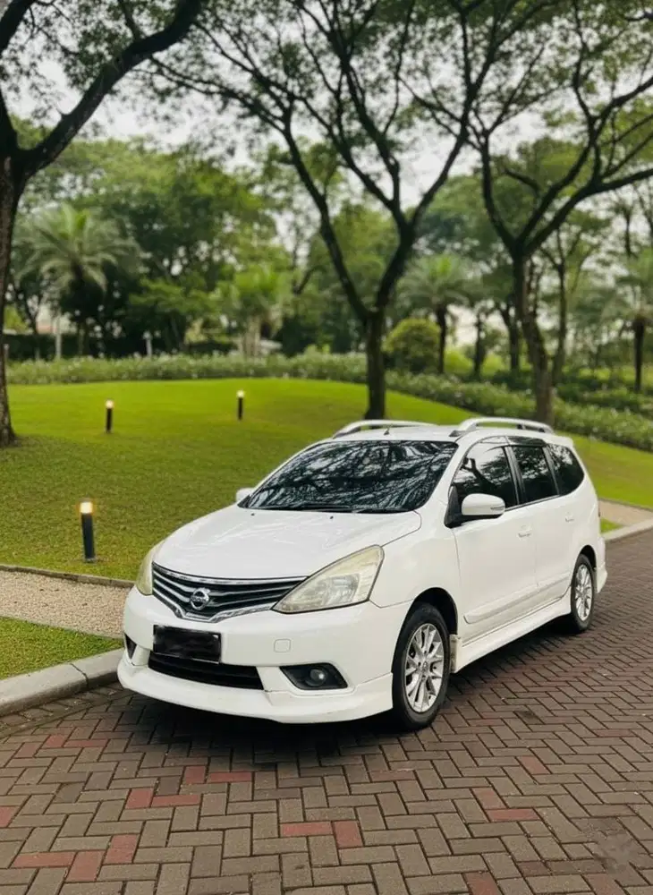 Dijual Cepat Livina HWS CVT Autec 2013 Kondisi enak terawat.