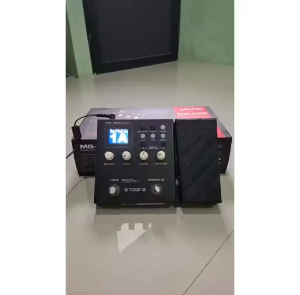 Multi efek gitar NUX MG300