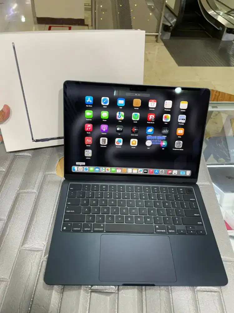 MACBOOK AIR M3 2024 13inch 8/256gb resmi ibox