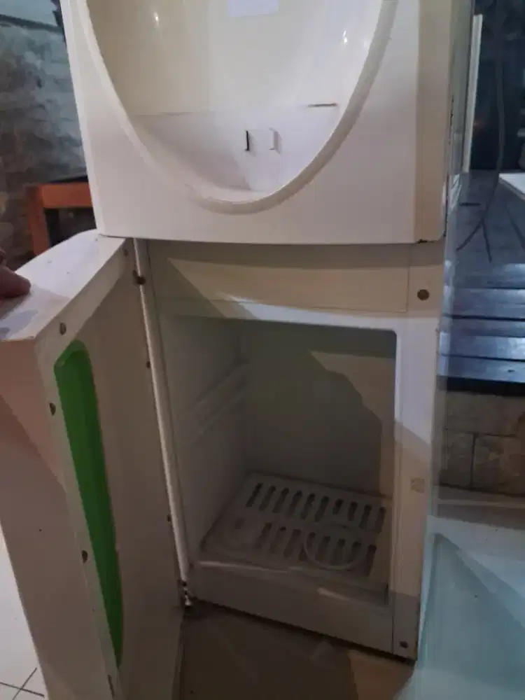 Dispenser Miyako galon atas