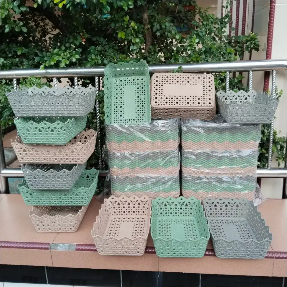 12 Pcs Keranjang Plastik Persegi Motif ukir 30x20x9,5 Cm