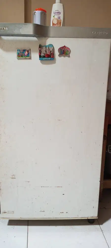 Dijual kulkas 1 pintu ,merk Toshiba seri glacio
