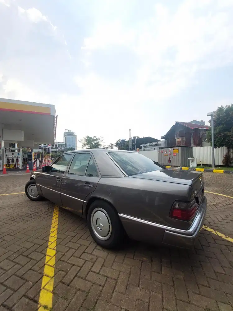 Mercedes-Benz E230 1991 Bensin