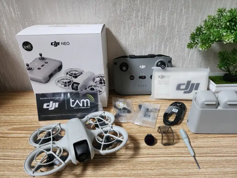 DJI Neo Drone AI, Fly More Combo