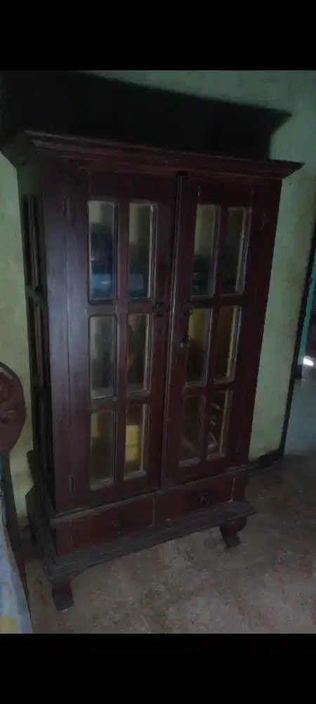 LEMARI KACA KUNO ANTIK
