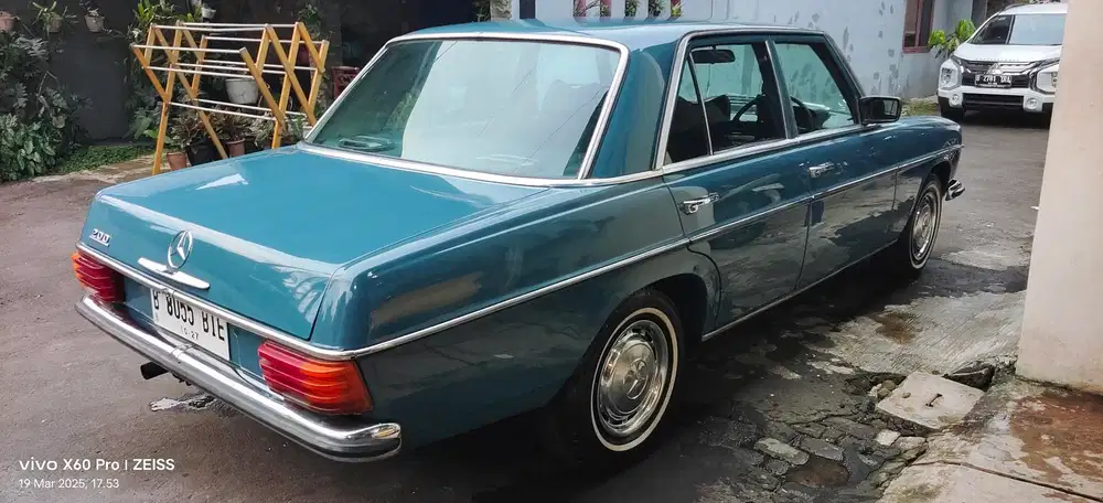 Mercedes-Benz  200 Mini 1975