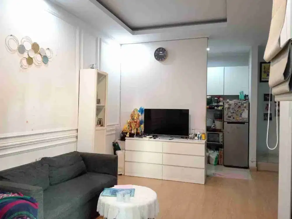 Rumah 2 Lt istimewa minim renovasi lokasi Ciamik Cipayung jakarta timur