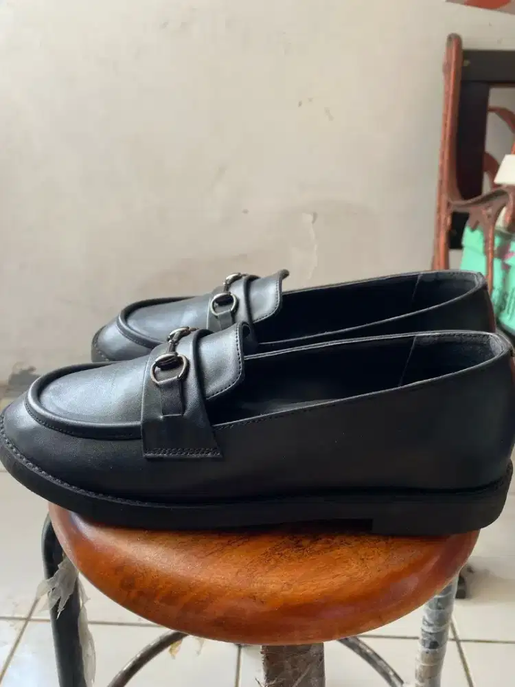 Sepatu valeta loafers merek dianable warna hitam
