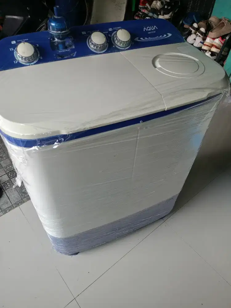 Mesin cuci 2 tabung merk Aqua japan mulussssss