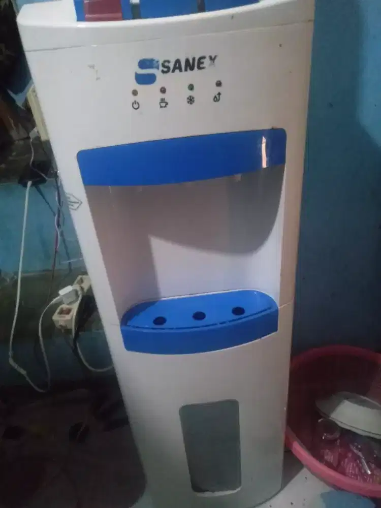 Dispenser galon di bawah