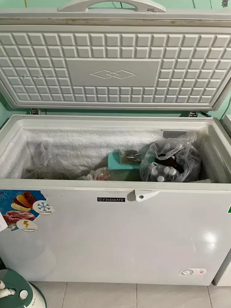 Chest Freezer Box Frigigate F-300 LV 300 Liter 135 watt