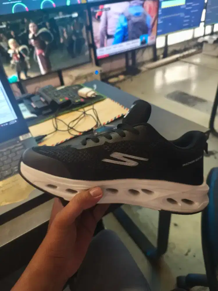 Sepatu Scathers Hitam Size 44