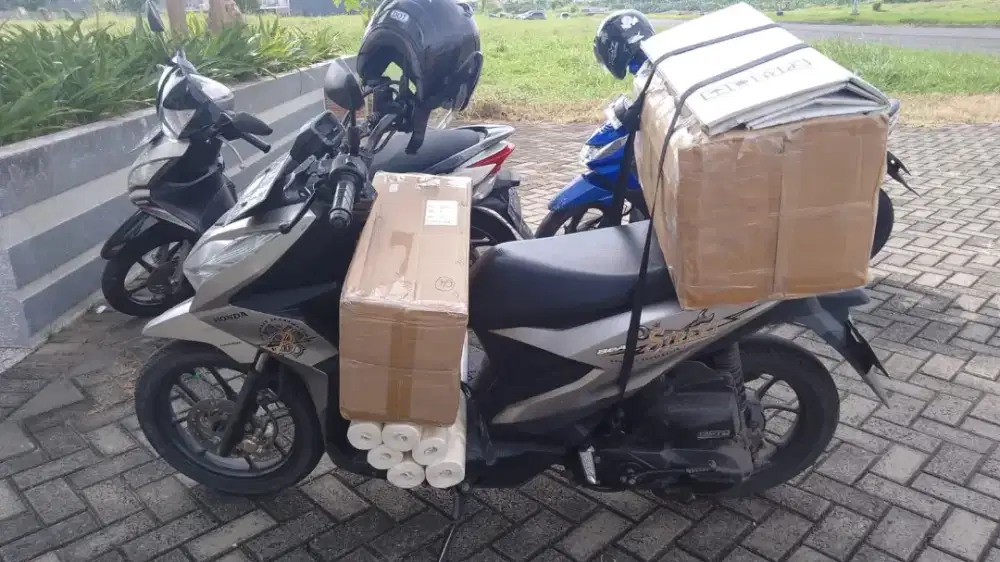 DICARI KURIR SERABUTAN