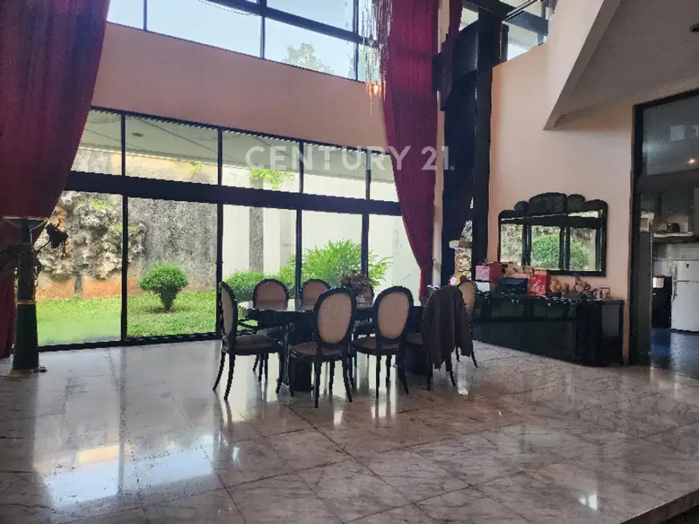 Rumah Lama Di Lokaai Stategis Di Selong, Kebayoran Baru, Jaksel