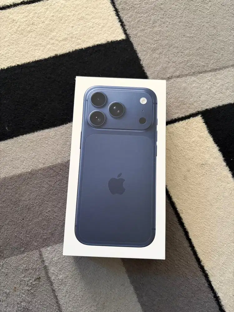iPhone 17 Pro Deep Blue