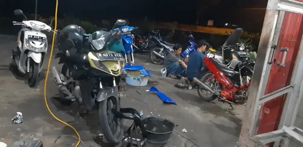 Kerjasama bengkel motor dan sparepart