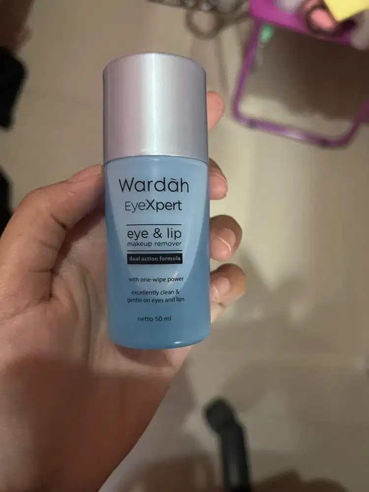 Pembersih makeup untuk mata dan bibir