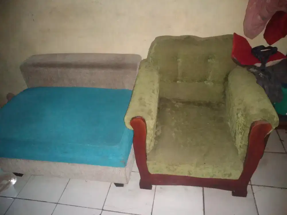 Menawarkan jasa bersih bersih,