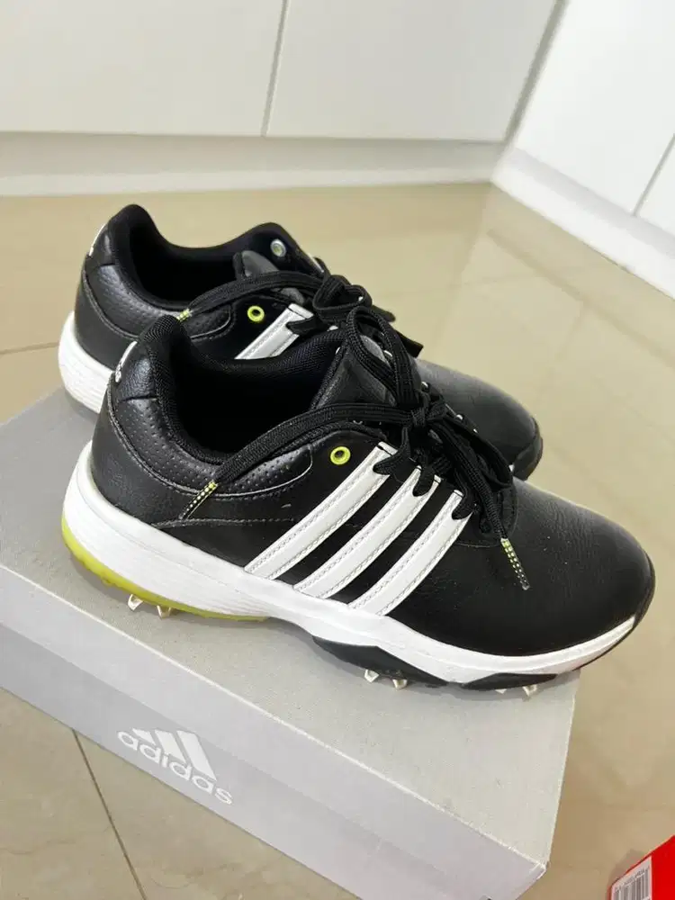 Sepatu golf adidas women