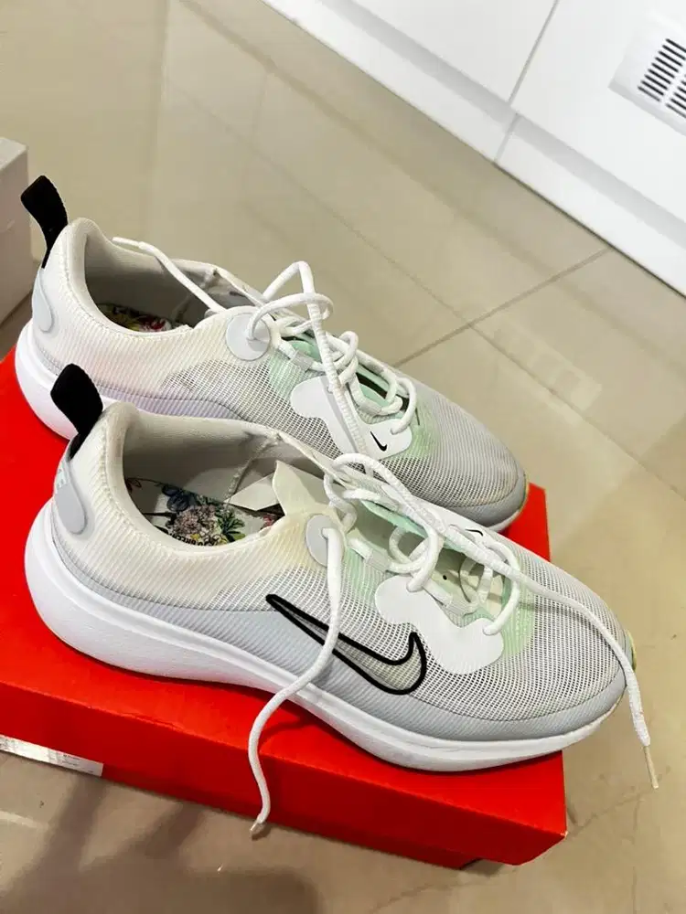 Sepatu golf nike wanita