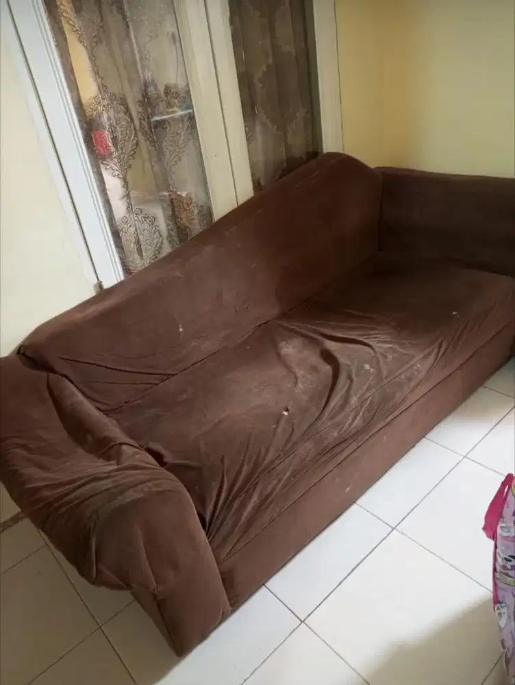 Sofa 3 seater warna coklat