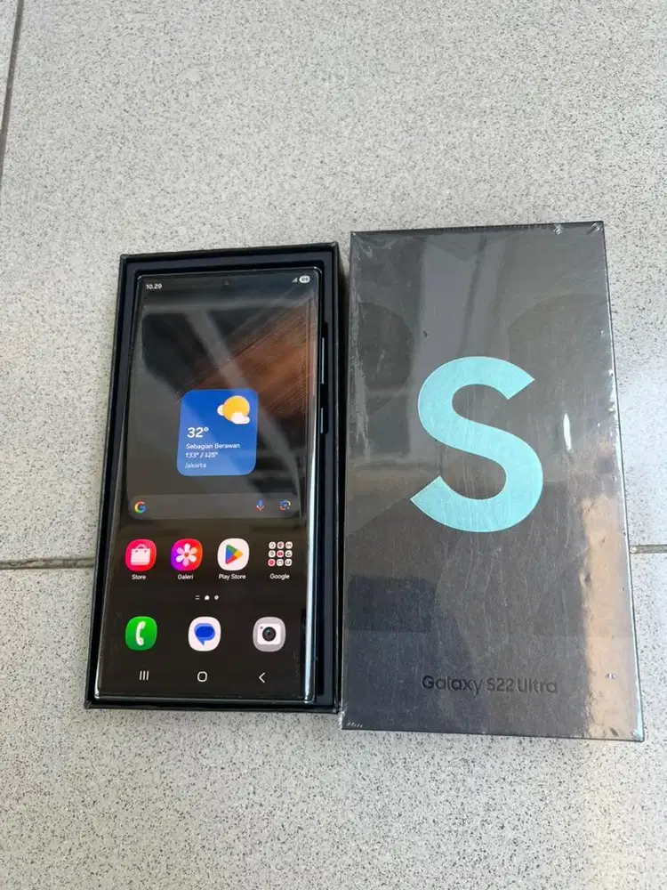 S22 Ultra 12/512GB + case & tempered premium