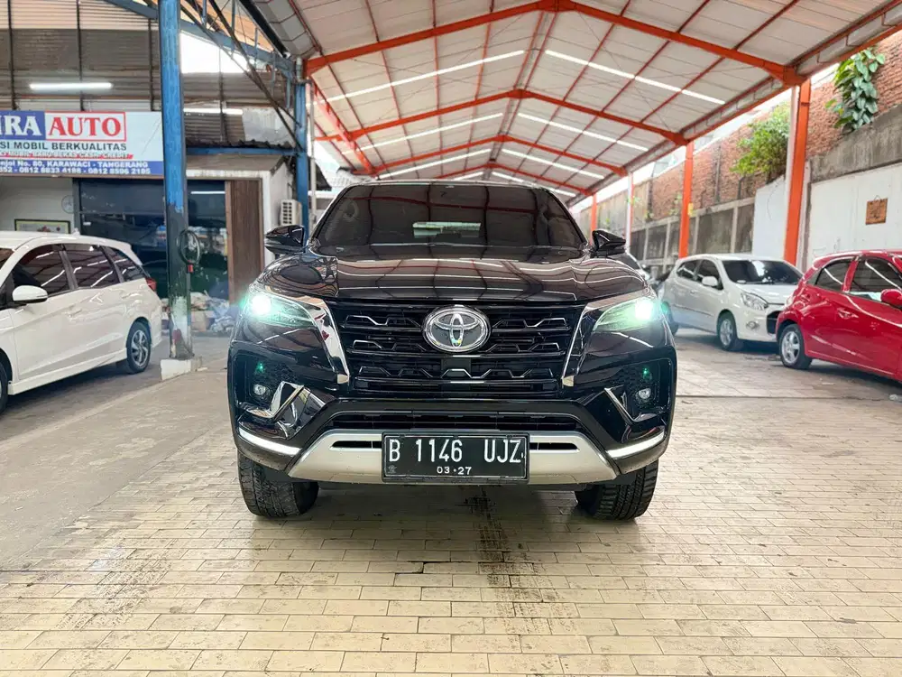 Toyota Fortuner 2.8 VRZ Hitam 2022