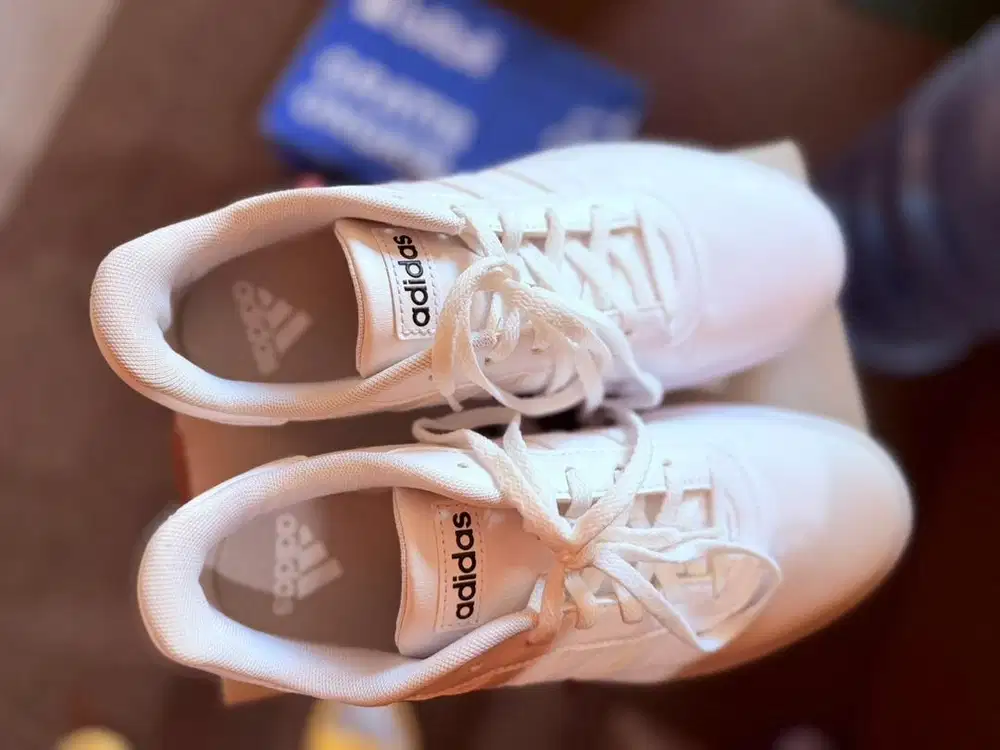 Sepatu Sneakers Adidas size 5.5 UkNew edisi salah size