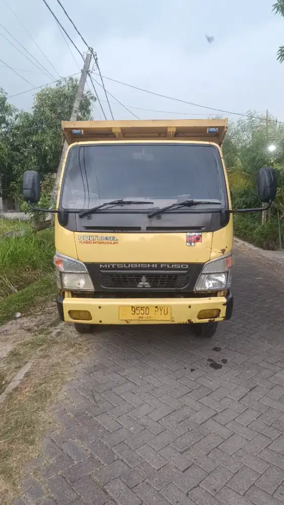 Canter SHD 2012 dump truk