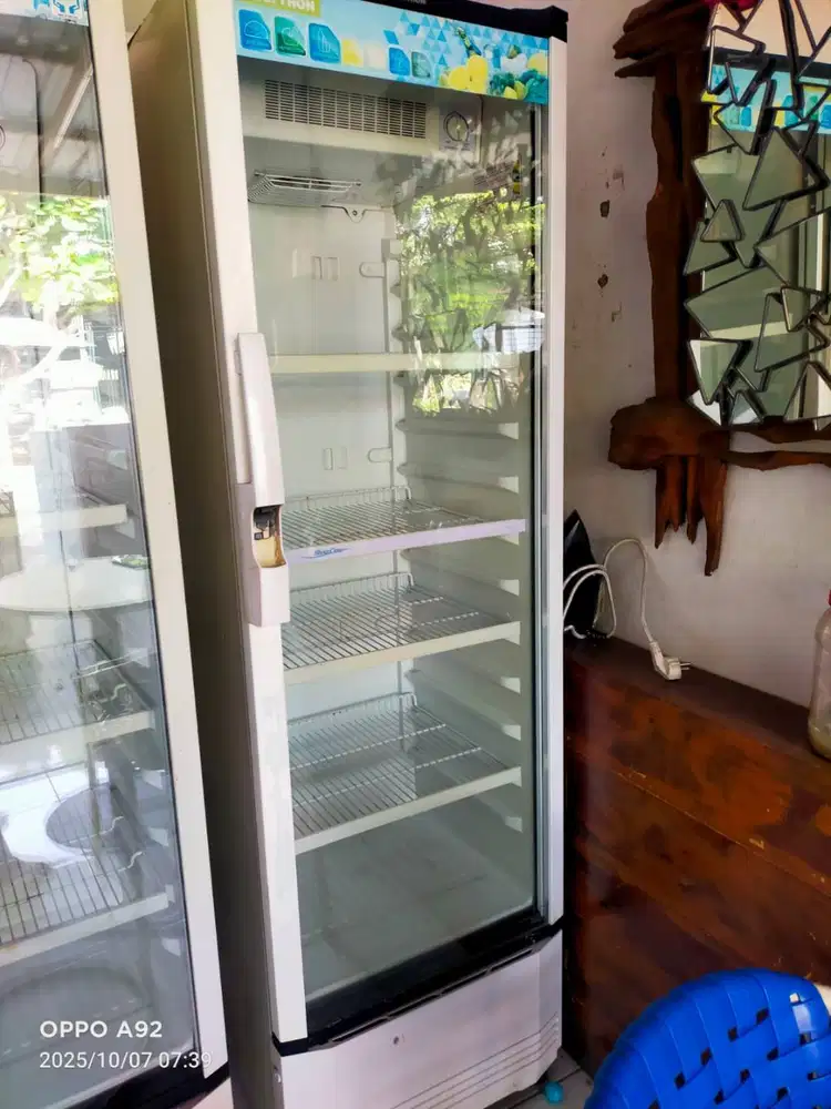 Showcase / chiller pendingin minuman 1 pintu bekas murah merk Polytron