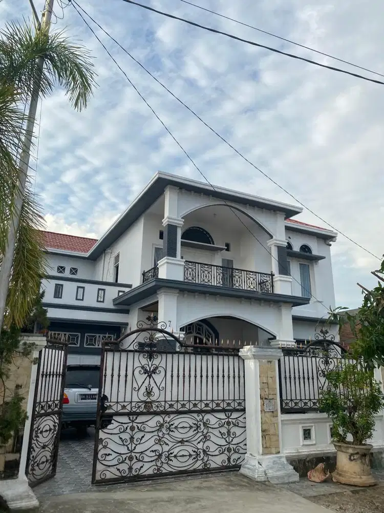 Di Kontrakan Sebuah Rumah Mewah