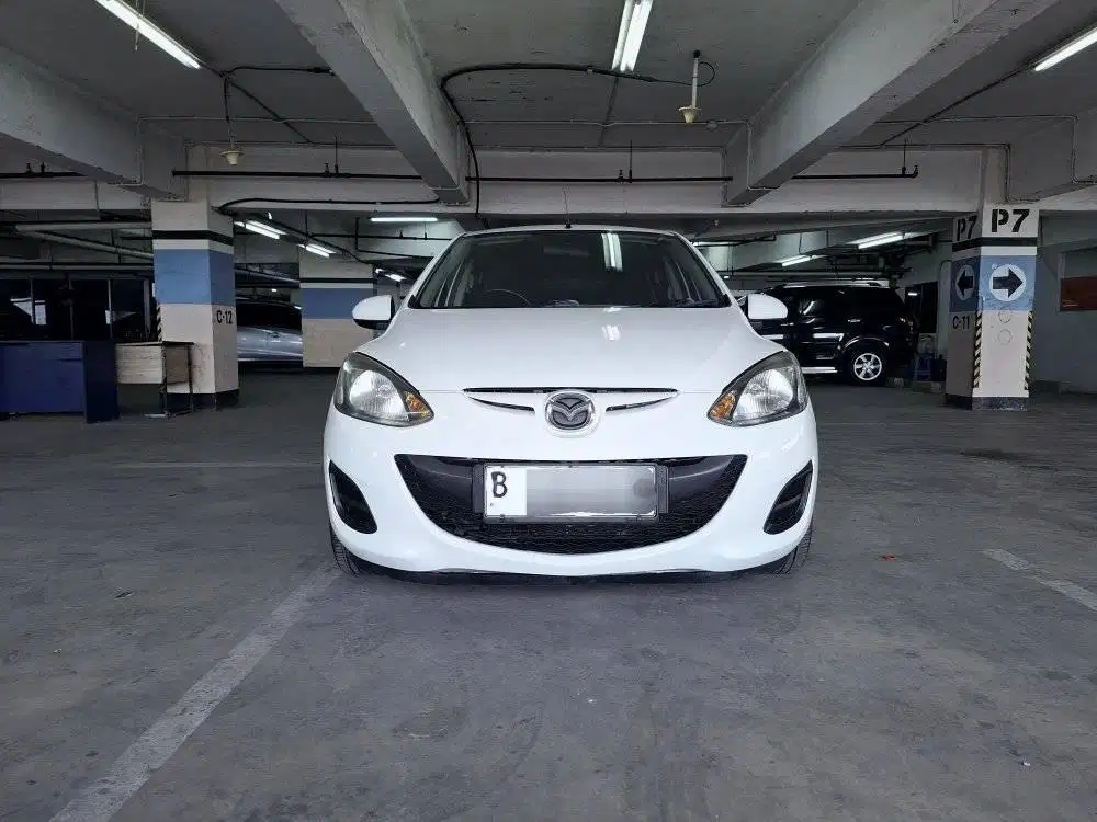 MAZDA 2 1.5 HB V AT MATIC 2013 TER MURAH !!