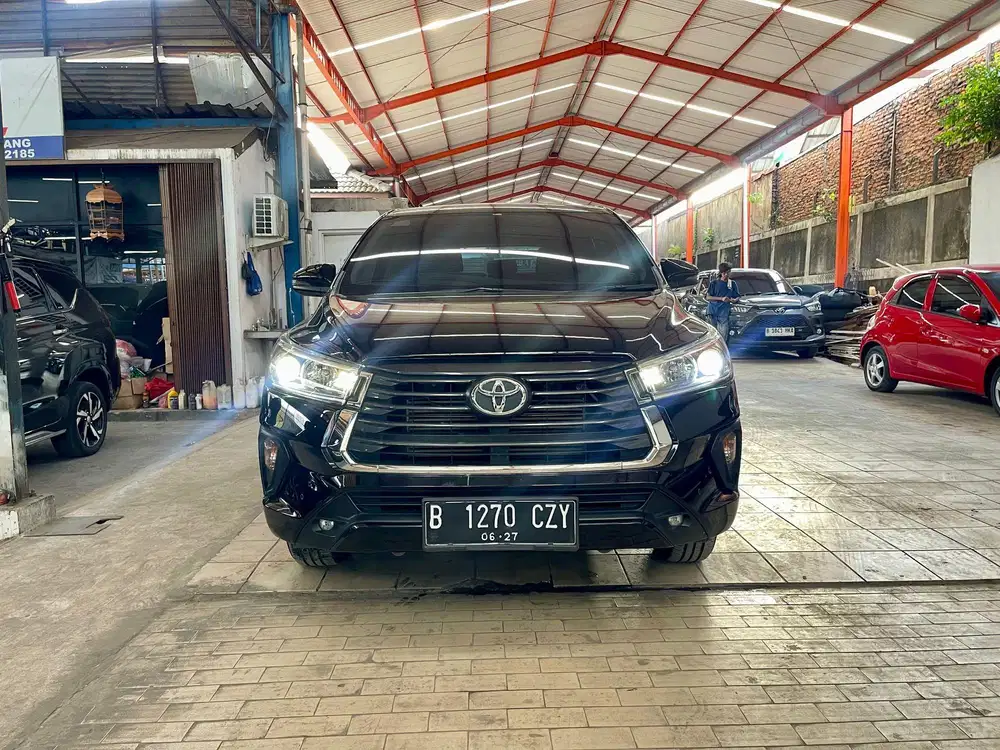 Toyota Kijang Innova 2.4 V AT Diesel 2022 Hitam