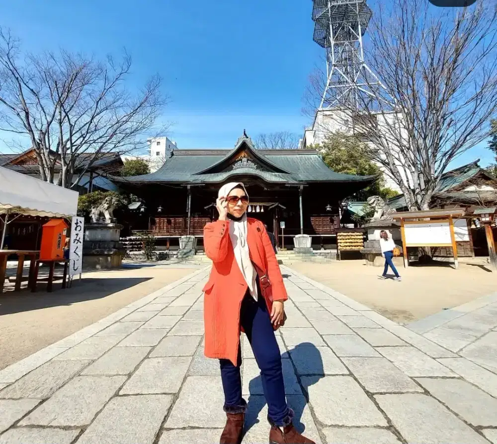 Jaket atau coat musim dingin merah