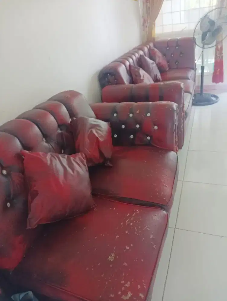 Jual cepat Sofa 5 shelter merah maroon oscar plus meja kaca