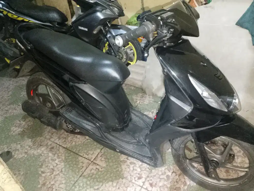 Jual motor beat hitam tahun 2009