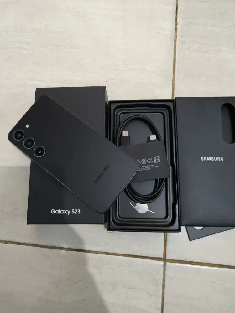 Samsung S23 ram 8/255 Gb. Fullset ori sein munus retak kecil