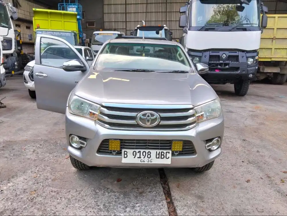 TOYOTA HILUX 2,4G 4x4 MT DOUBLE CABIN SILVER