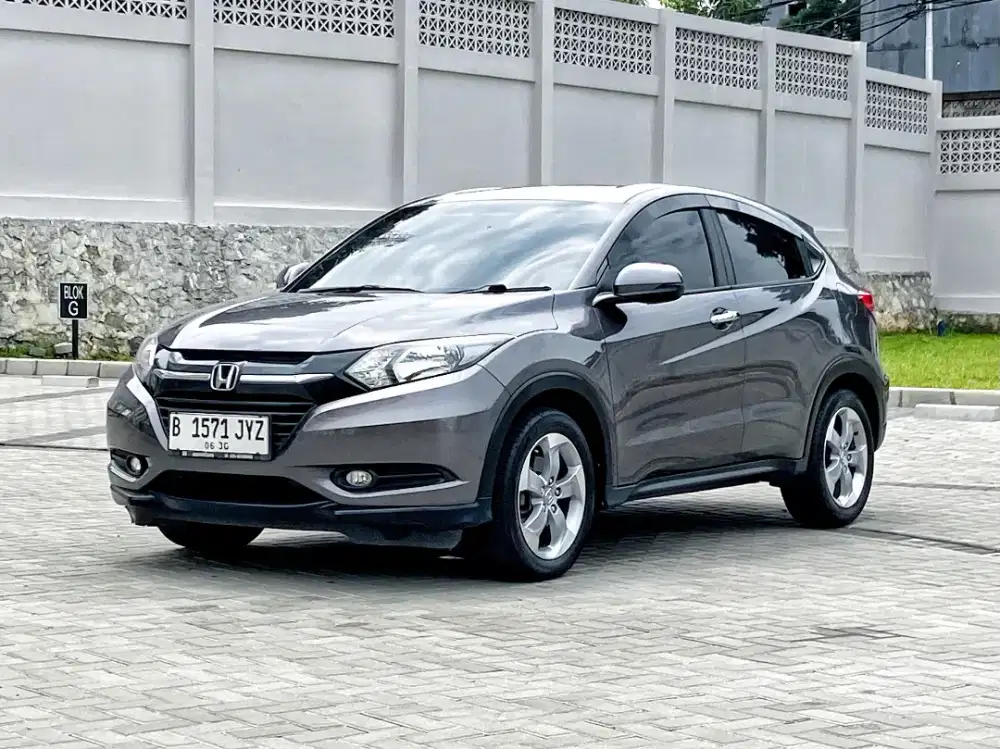 Honda HR-V 1.5 E CVT Bensin Warna Abu-Abu Tahun 2018 /2019