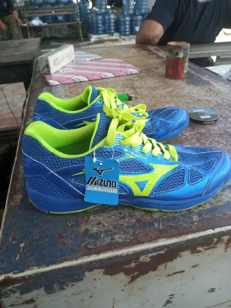 Sepatu mizuno...