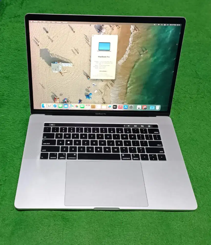 Macbook Pro 2018 15inch i7 16/512 Silver Touchbar Dual VGA Mulus Murah