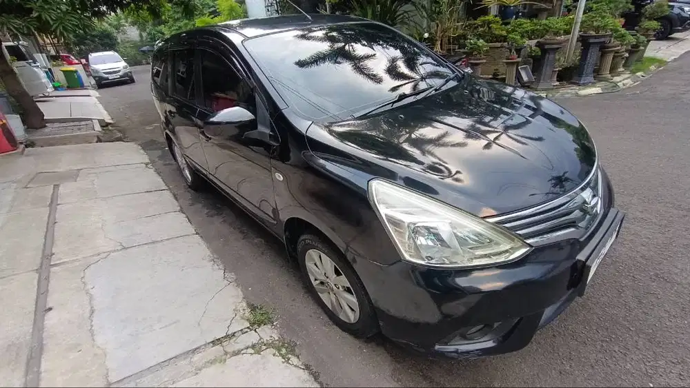 Nissan Grand Livina XV MT 2013