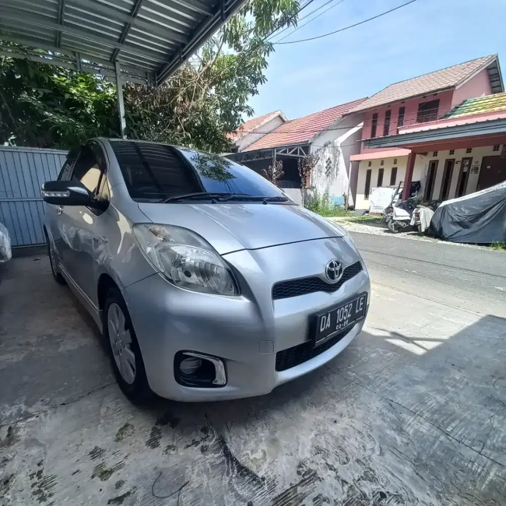 Yaris E 2012 autometic
