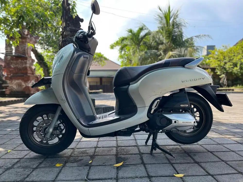 SCOOPY PRESTIGE PUTIH TAHUN 2022