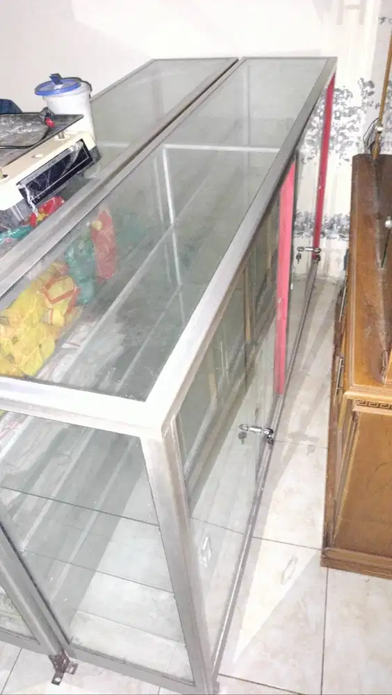 Etalase Kaca 2 meter.