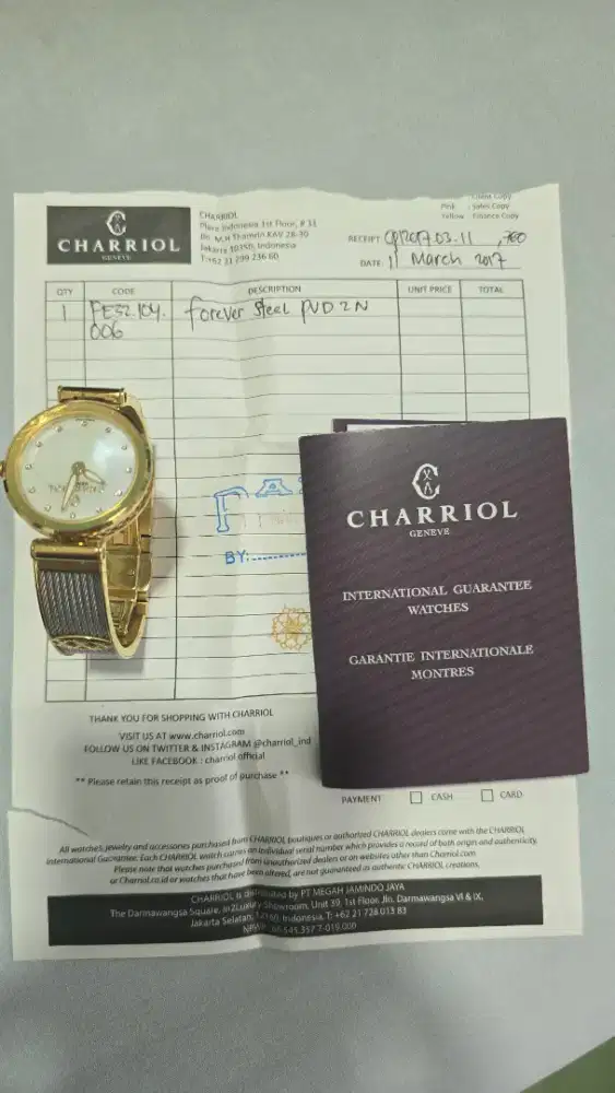 Jam tangan Bulgaria dan Charriol serta tas prada