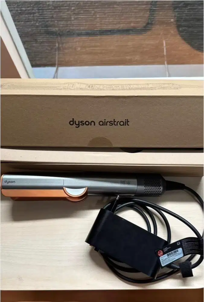 DYSON AIRSTRAIT (2024) + FREE NVMEE TAURUS BRAND NEW