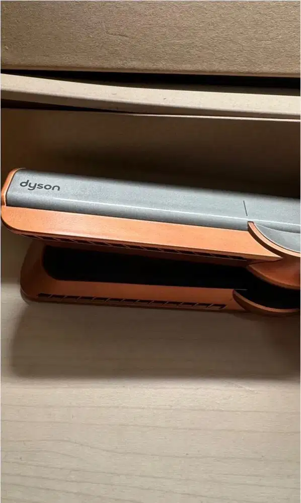 DYSON AIRSTRAIT (2024) + FREE NVMEE TAURUS BRAND NEW