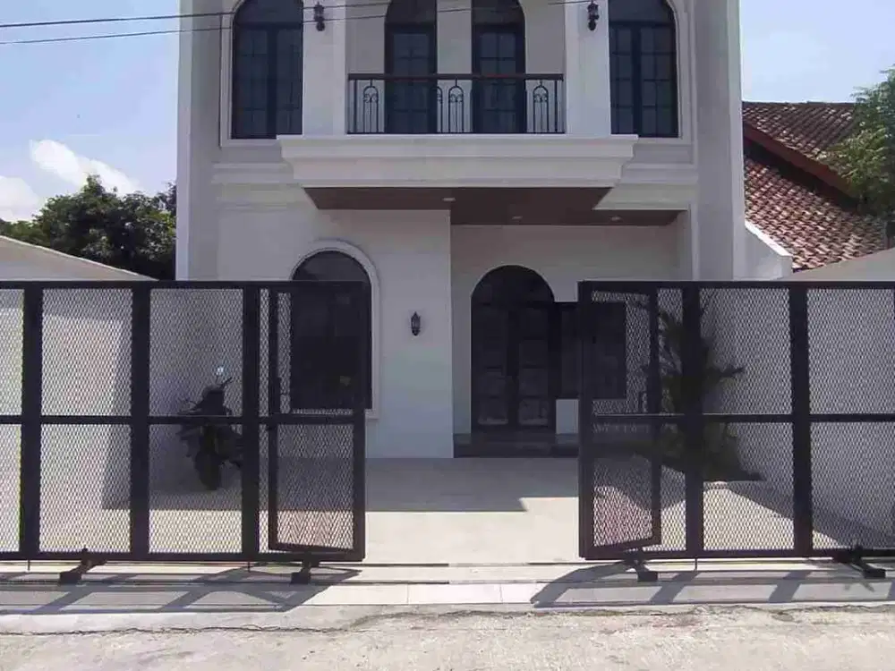 Rumah baru 2 lantai CLASSIC MODERN di Wedomartani Sleman Yogyakarta