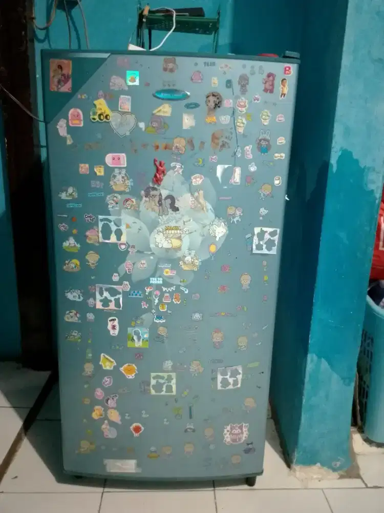 Di Jual Kulkas dan Rak Piring